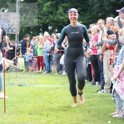 16.06.2024 - 26. Vierlanden-Triathlon Lena Gebhardt http://msf.ph/oto/6303749 16.06.2024 11:15:56 Schwimmen 504, 510, 558, 504, 510, 558 meine-sportfotos.de