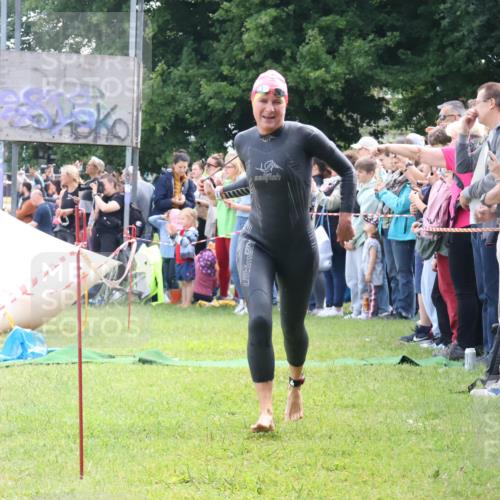 16.06.2024 - 26. Vierlanden-Triathlon Lena Gebhardt http://msf.ph/oto/6303825 16.06.2024 11:16:11 Schwimmen 510, 522, 526, 541, 580, 602, 621, 510, 522, 526, 541, 580, 602, 621 meine-sportfotos.de