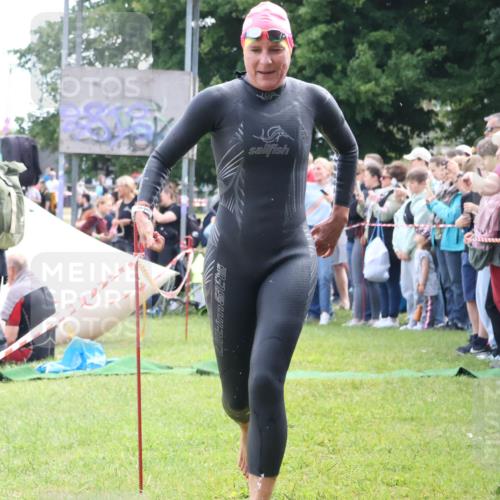 16.06.2024 - 26. Vierlanden-Triathlon Lena Gebhardt http://msf.ph/oto/6303835 16.06.2024 11:16:12 Schwimmen 510, 522, 526, 541, 543, 580, 602, 621, 510, 522, 526, 541, 543, 580, 602, 621 meine-sportfotos.de