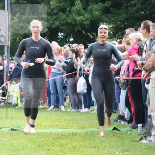 16.06.2024 - 26. Vierlanden-Triathlon Lena Gebhardt http://msf.ph/oto/6303856 16.06.2024 11:16:17 Schwimmen 522, 526, 541, 543, 580, 602, 621, 625, 522, 526, 541, 543, 580, 602, 621, 625 meine-sportfotos.de