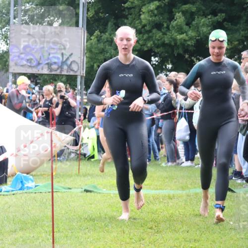 16.06.2024 - 26. Vierlanden-Triathlon Lena Gebhardt http://msf.ph/oto/6303863 16.06.2024 11:16:18 Schwimmen 522, 526, 541, 543, 580, 602, 621, 625, 522, 526, 541, 543, 580, 602, 621, 625 meine-sportfotos.de