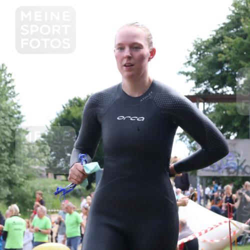 16.06.2024 - 26. Vierlanden-Triathlon Lena Gebhardt http://msf.ph/oto/6303885 16.06.2024 11:16:20 Schwimmen 522, 526, 541, 543, 580, 602, 621, 625, 522, 526, 541, 543, 580, 602, 621, 625 meine-sportfotos.de