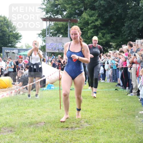 16.06.2024 - 26. Vierlanden-Triathlon Lena Gebhardt http://msf.ph/oto/6303903 16.06.2024 11:16:22 Schwimmen 522, 526, 541, 543, 580, 597, 602, 621, 625, 522, 526, 541, 543, 580, 597, 602, 621, 625 meine-sportfotos.de