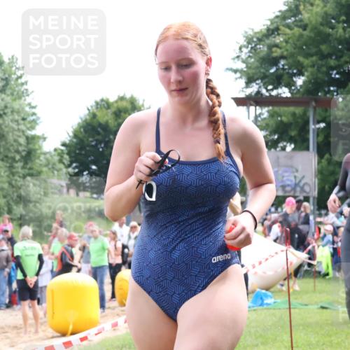 16.06.2024 - 26. Vierlanden-Triathlon Lena Gebhardt http://msf.ph/oto/6303916 16.06.2024 11:16:23 Schwimmen 522, 526, 543, 580, 597, 602, 621, 625, 522, 526, 543, 580, 597, 602, 621, 625 meine-sportfotos.de
