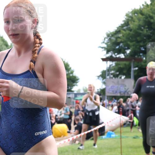 16.06.2024 - 26. Vierlanden-Triathlon Lena Gebhardt http://msf.ph/oto/6303920 16.06.2024 11:16:23 Schwimmen 522, 526, 543, 580, 597, 602, 621, 625, 522, 526, 543, 580, 597, 602, 621, 625 meine-sportfotos.de