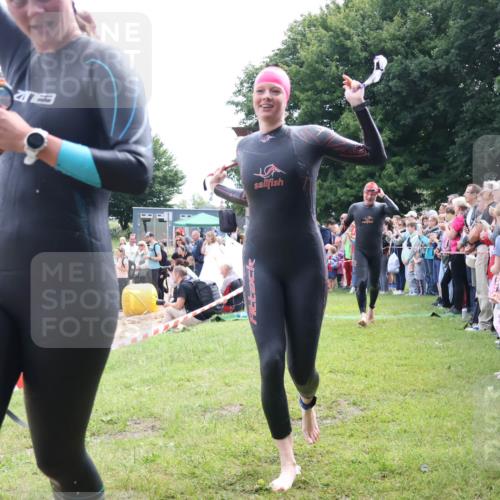 16.06.2024 - 26. Vierlanden-Triathlon Lena Gebhardt http://msf.ph/oto/6303983 16.06.2024 11:16:28 Schwimmen 522, 543, 597, 621, 625, 522, 543, 597, 621, 625 meine-sportfotos.de