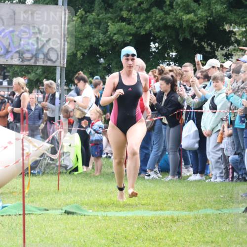 16.06.2024 - 26. Vierlanden-Triathlon Lena Gebhardt http://msf.ph/oto/6304027 16.06.2024 11:16:34 Schwimmen 484, 568, 597, 625, 484, 568, 597, 625 meine-sportfotos.de