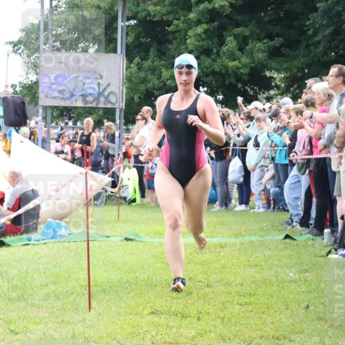 16.06.2024 - 26. Vierlanden-Triathlon Lena Gebhardt http://msf.ph/oto/6304042 16.06.2024 11:16:35 Schwimmen 484, 568, 577, 597, 484, 568, 577, 597 meine-sportfotos.de