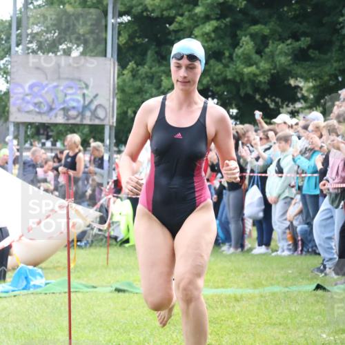 16.06.2024 - 26. Vierlanden-Triathlon Lena Gebhardt http://msf.ph/oto/6304045 16.06.2024 11:16:36 Schwimmen 484, 568, 577, 597, 484, 568, 577, 597 meine-sportfotos.de