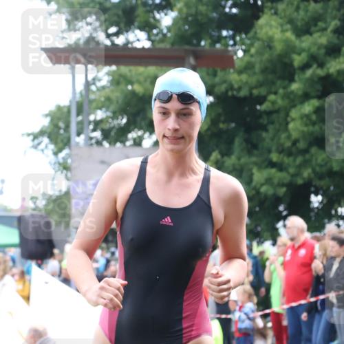 16.06.2024 - 26. Vierlanden-Triathlon Lena Gebhardt http://msf.ph/oto/6304053 16.06.2024 11:16:37 Schwimmen 484, 568, 577, 597, 484, 568, 577, 597 meine-sportfotos.de