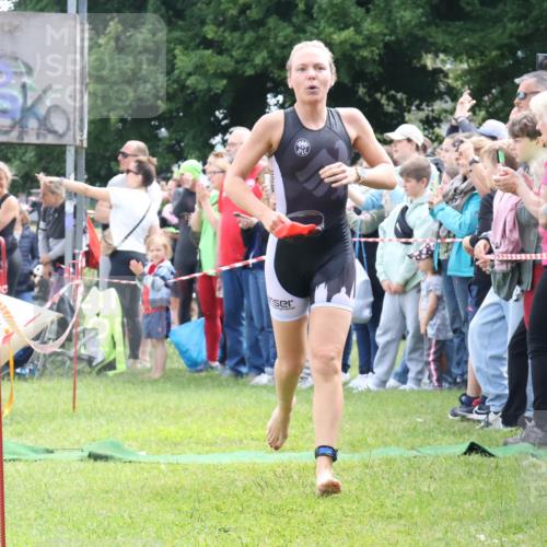16.06.2024 - 26. Vierlanden-Triathlon Lena Gebhardt http://msf.ph/oto/6304070 16.06.2024 11:16:43 Schwimmen 482, 484, 502, 549, 568, 577, 637, 482, 484, 502, 549, 568, 577, 637 meine-sportfotos.de