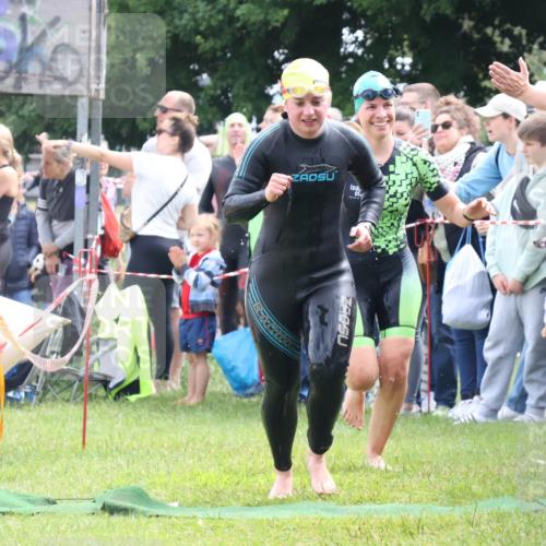 16.06.2024 - 26. Vierlanden-Triathlon Lena Gebhardt http://msf.ph/oto/6304100 16.06.2024 11:16:48 Schwimmen 482, 484, 502, 549, 568, 577, 591, 637, 482, 484, 502, 549, 568, 577, 591, 637 meine-sportfotos.de