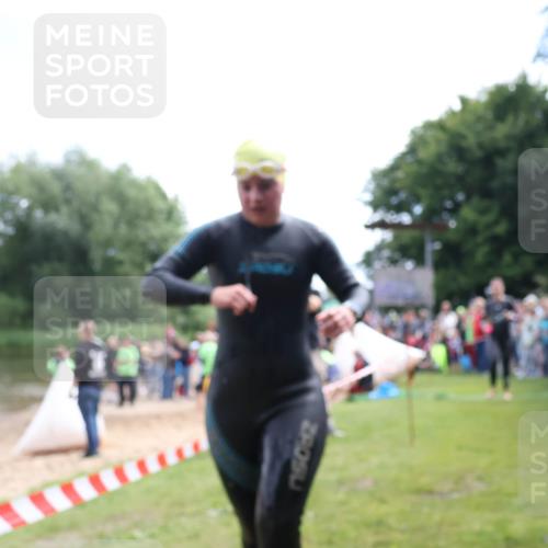 16.06.2024 - 26. Vierlanden-Triathlon Lena Gebhardt http://msf.ph/oto/6304146 16.06.2024 11:16:52 Schwimmen 477, 482, 485, 502, 549, 568, 577, 586, 591, 637, 477, 482, 485, 502, 549, 568, 577, 586, 591, 637 meine-sportfotos.de