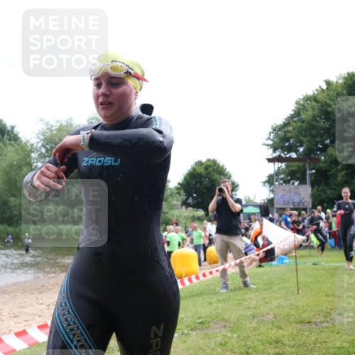 16.06.2024 - 26. Vierlanden-Triathlon Lena Gebhardt http://msf.ph/oto/6304149 16.06.2024 11:16:52 Schwimmen 477, 482, 485, 502, 549, 568, 577, 586, 591, 637, 477, 482, 485, 502, 549, 568, 577, 586, 591, 637 meine-sportfotos.de
