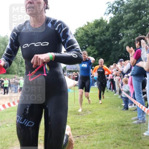 16.06.2024 - 26. Vierlanden-Triathlon Lena Gebhardt http://msf.ph/oto/6304197 16.06.2024 11:16:58 Schwimmen 477, 482, 485, 502, 549, 586, 591, 637, 477, 482, 485, 502, 549, 586, 591, 637 meine-sportfotos.de