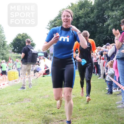 16.06.2024 - 26. Vierlanden-Triathlon Lena Gebhardt http://msf.ph/oto/6304205 16.06.2024 11:16:59 Schwimmen 477, 482, 485, 549, 586, 591, 637, 477, 482, 485, 549, 586, 591, 637 meine-sportfotos.de