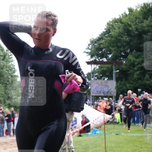 16.06.2024 - 26. Vierlanden-Triathlon Lena Gebhardt http://msf.ph/oto/6304249 16.06.2024 11:17:03 Schwimmen 477, 485, 586, 591, 477, 485, 586, 591 meine-sportfotos.de