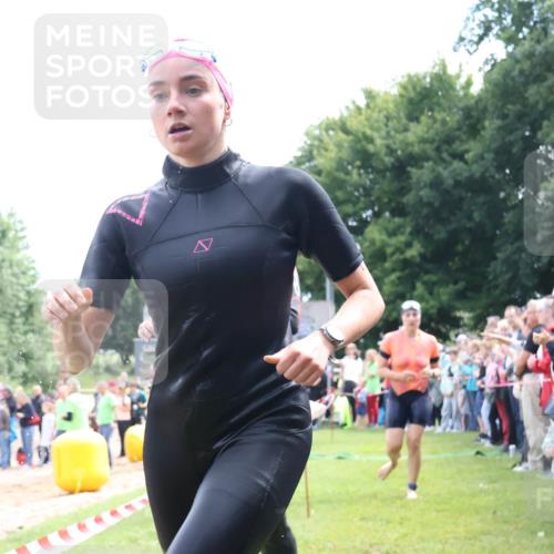 16.06.2024 - 26. Vierlanden-Triathlon Lena Gebhardt http://msf.ph/oto/6304276 16.06.2024 11:17:08 Schwimmen 477, 485, 586, 477, 485, 586 meine-sportfotos.de