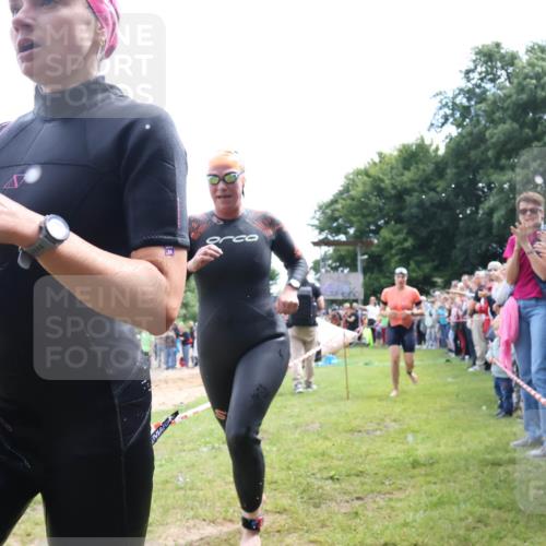16.06.2024 - 26. Vierlanden-Triathlon Lena Gebhardt http://msf.ph/oto/6304279 16.06.2024 11:17:08 Schwimmen 477, 485, 586, 477, 485, 586 meine-sportfotos.de
