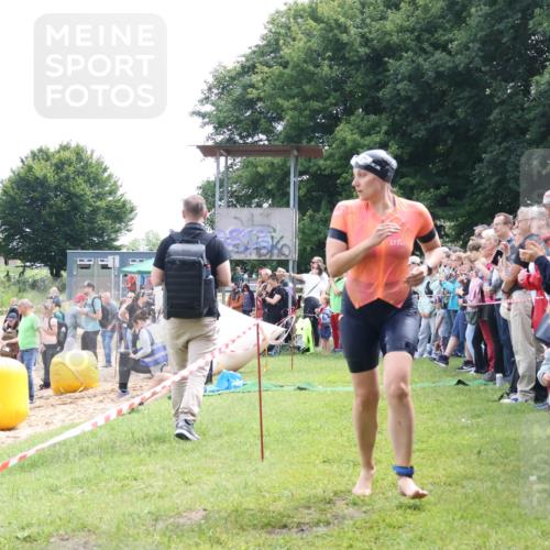 16.06.2024 - 26. Vierlanden-Triathlon Lena Gebhardt http://msf.ph/oto/6304289 16.06.2024 11:17:09 Schwimmen 477, 485, 586, 477, 485, 586 meine-sportfotos.de