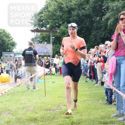 16.06.2024 - 26. Vierlanden-Triathlon Lena Gebhardt http://msf.ph/oto/6304294 16.06.2024 11:17:09 Schwimmen 477, 485, 586, 477, 485, 586 meine-sportfotos.de