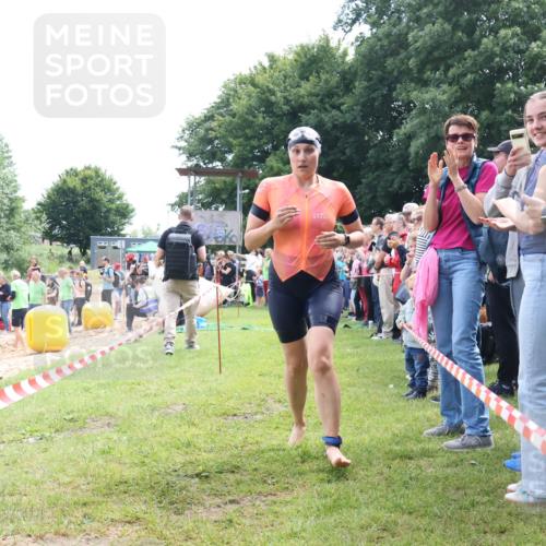 16.06.2024 - 26. Vierlanden-Triathlon Lena Gebhardt http://msf.ph/oto/6304296 16.06.2024 11:17:10 Schwimmen 477, 485, 586, 477, 485, 586 meine-sportfotos.de