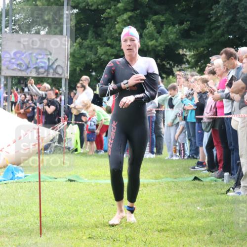 16.06.2024 - 26. Vierlanden-Triathlon Lena Gebhardt http://msf.ph/oto/6304378 16.06.2024 11:17:31 Schwimmen 474, 487, 509, 556, 604, 627, 474, 487, 509, 556, 604, 627 meine-sportfotos.de
