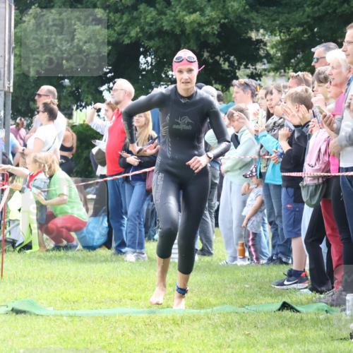 16.06.2024 - 26. Vierlanden-Triathlon Lena Gebhardt http://msf.ph/oto/6304409 16.06.2024 11:17:36 Schwimmen 412, 487, 556, 627, 412, 487, 556, 627 meine-sportfotos.de