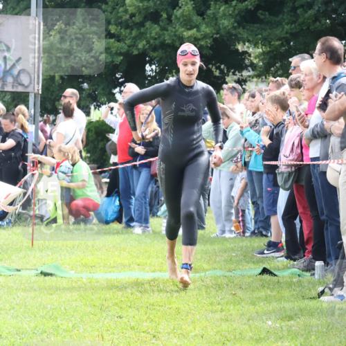 16.06.2024 - 26. Vierlanden-Triathlon Lena Gebhardt http://msf.ph/oto/6304412 16.06.2024 11:17:36 Schwimmen 412, 487, 556, 627, 412, 487, 556, 627 meine-sportfotos.de