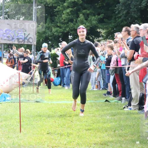16.06.2024 - 26. Vierlanden-Triathlon Lena Gebhardt http://msf.ph/oto/6304420 16.06.2024 11:17:37 Schwimmen 412, 487, 556, 627, 412, 487, 556, 627 meine-sportfotos.de