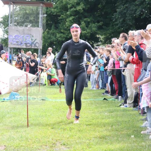 16.06.2024 - 26. Vierlanden-Triathlon Lena Gebhardt http://msf.ph/oto/6304424 16.06.2024 11:17:38 Schwimmen 412, 487, 556, 627, 412, 487, 556, 627 meine-sportfotos.de