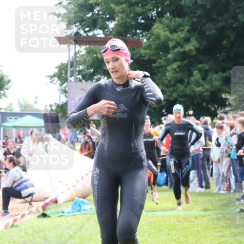 16.06.2024 - 26. Vierlanden-Triathlon Lena Gebhardt http://msf.ph/oto/6304434 16.06.2024 11:17:39 Schwimmen 412, 487, 556, 627, 412, 487, 556, 627 meine-sportfotos.de