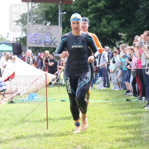 16.06.2024 - 26. Vierlanden-Triathlon Lena Gebhardt http://msf.ph/oto/6304456 16.06.2024 11:17:42 Schwimmen 412, 487, 556, 627, 412, 487, 556, 627 meine-sportfotos.de