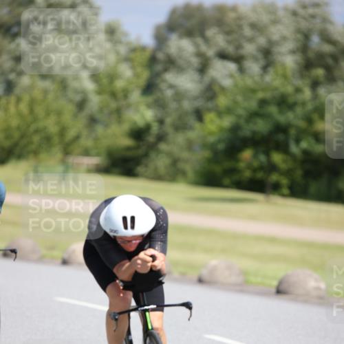 16.06.2024 - 26. Vierlanden-Triathlon Jannik Wohlers http://msf.ph/oto/6304546 16.06.2024 11:40:35 Radfahren 8, 39, 120, 170, 190, 274, 287, 392 meine-sportfotos.de