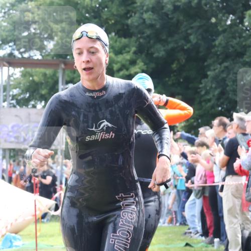 16.06.2024 - 26. Vierlanden-Triathlon Lena Gebhardt http://msf.ph/oto/6304554 16.06.2024 11:18:03 Schwimmen 479, 507, 511, 523, 583, 589, 596, 615, 616, 620, 479, 507, 511, 523, 583, 589, 596, 615, 616, 620 meine-sportfotos.de