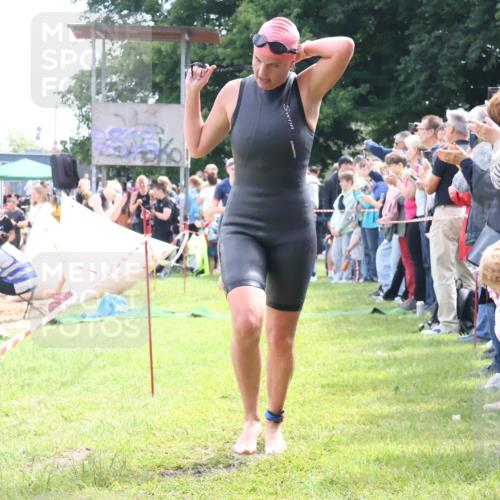 16.06.2024 - 26. Vierlanden-Triathlon Lena Gebhardt http://msf.ph/oto/6304590 16.06.2024 11:18:08 Schwimmen 479, 511, 523, 583, 589, 595, 596, 615, 616, 479, 511, 523, 583, 589, 595, 596, 615, 616 meine-sportfotos.de