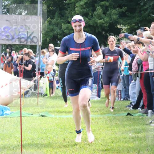 16.06.2024 - 26. Vierlanden-Triathlon Lena Gebhardt http://msf.ph/oto/6304608 16.06.2024 11:18:10 Schwimmen 479, 511, 523, 566, 583, 589, 595, 596, 615, 616, 479, 511, 523, 566, 583, 589, 595, 596, 615, 616 meine-sportfotos.de