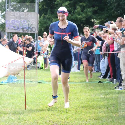 16.06.2024 - 26. Vierlanden-Triathlon Lena Gebhardt http://msf.ph/oto/6304612 16.06.2024 11:18:11 Schwimmen 479, 511, 523, 566, 583, 589, 595, 596, 615, 616, 631, 479, 511, 523, 566, 583, 589, 595, 596, 615, 616, 631 meine-sportfotos.de