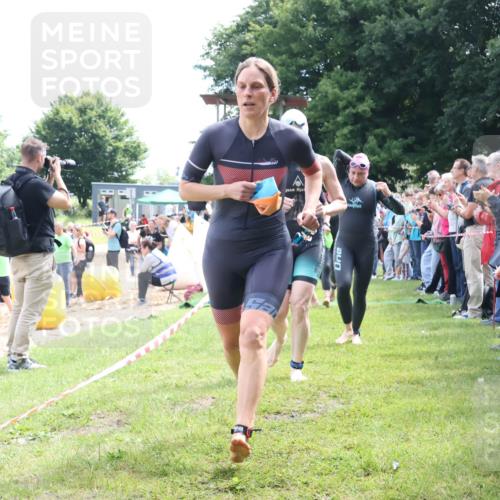16.06.2024 - 26. Vierlanden-Triathlon Lena Gebhardt http://msf.ph/oto/6304648 16.06.2024 11:18:14 Schwimmen 479, 511, 523, 566, 583, 589, 595, 615, 616, 619, 631, 479, 511, 523, 566, 583, 589, 595, 615, 616, 619, 631 meine-sportfotos.de