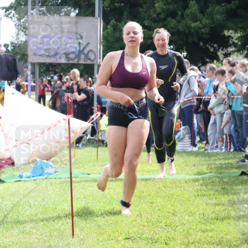 16.06.2024 - 26. Vierlanden-Triathlon Lena Gebhardt http://msf.ph/oto/6304721 16.06.2024 11:18:23 Schwimmen 475, 523, 562, 566, 592, 595, 619, 629, 631, 475, 523, 562, 566, 592, 595, 619, 629, 631 meine-sportfotos.de