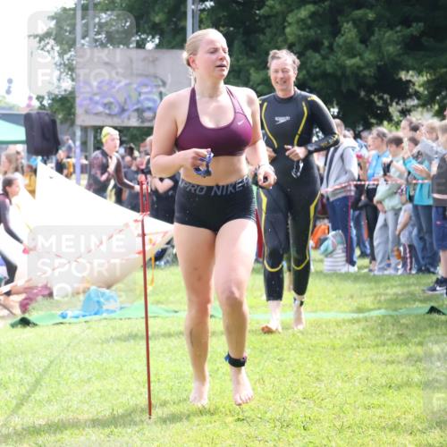 16.06.2024 - 26. Vierlanden-Triathlon Lena Gebhardt http://msf.ph/oto/6304724 16.06.2024 11:18:23 Schwimmen 475, 523, 562, 566, 592, 595, 619, 629, 631, 475, 523, 562, 566, 592, 595, 619, 629, 631 meine-sportfotos.de