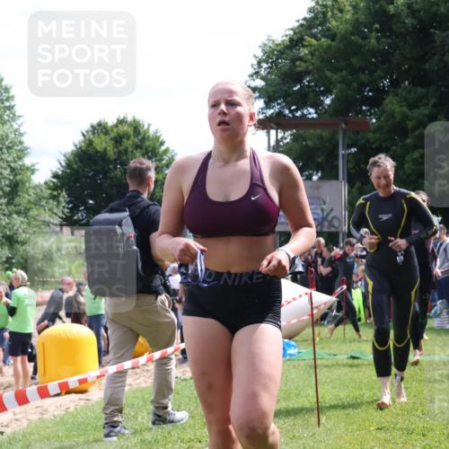 16.06.2024 - 26. Vierlanden-Triathlon Lena Gebhardt http://msf.ph/oto/6304738 16.06.2024 11:18:25 Schwimmen 475, 562, 566, 592, 595, 619, 629, 631, 475, 562, 566, 592, 595, 619, 629, 631 meine-sportfotos.de