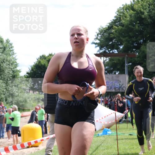 16.06.2024 - 26. Vierlanden-Triathlon Lena Gebhardt http://msf.ph/oto/6304740 16.06.2024 11:18:25 Schwimmen 475, 562, 566, 592, 595, 619, 629, 631, 475, 562, 566, 592, 595, 619, 629, 631 meine-sportfotos.de