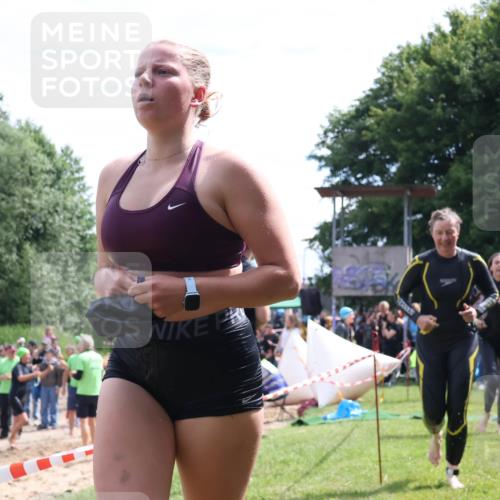 16.06.2024 - 26. Vierlanden-Triathlon Lena Gebhardt http://msf.ph/oto/6304744 16.06.2024 11:18:25 Schwimmen 475, 562, 566, 592, 595, 619, 629, 631, 475, 562, 566, 592, 595, 619, 629, 631 meine-sportfotos.de