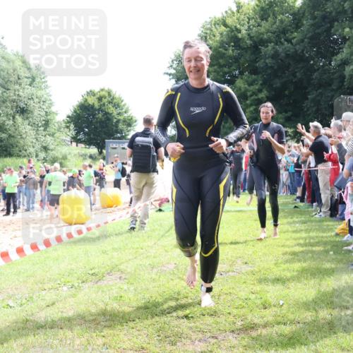16.06.2024 - 26. Vierlanden-Triathlon Lena Gebhardt http://msf.ph/oto/6304764 16.06.2024 11:18:27 Schwimmen 475, 481, 562, 566, 582, 585, 592, 595, 619, 629, 631, 475, 481, 562, 566, 582, 585, 592, 595, 619, 629, 631 meine-sportfotos.de