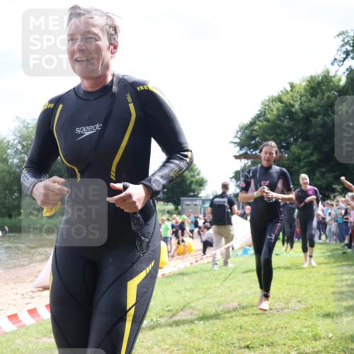 16.06.2024 - 26. Vierlanden-Triathlon Lena Gebhardt http://msf.ph/oto/6304778 16.06.2024 11:18:28 Schwimmen 475, 481, 562, 566, 582, 585, 592, 595, 619, 629, 631, 475, 481, 562, 566, 582, 585, 592, 595, 619, 629, 631 meine-sportfotos.de