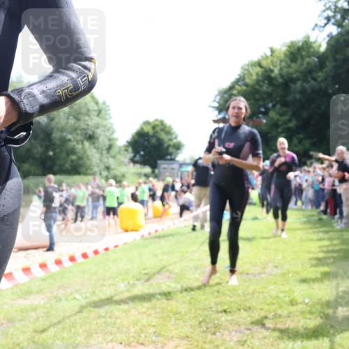 16.06.2024 - 26. Vierlanden-Triathlon Lena Gebhardt http://msf.ph/oto/6304784 16.06.2024 11:18:28 Schwimmen 475, 481, 562, 566, 582, 585, 592, 595, 619, 629, 631, 475, 481, 562, 566, 582, 585, 592, 595, 619, 629, 631 meine-sportfotos.de