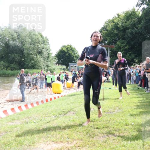 16.06.2024 - 26. Vierlanden-Triathlon Lena Gebhardt http://msf.ph/oto/6304787 16.06.2024 11:18:29 Schwimmen 475, 481, 562, 566, 582, 585, 592, 619, 629, 631, 475, 481, 562, 566, 582, 585, 592, 619, 629, 631 meine-sportfotos.de
