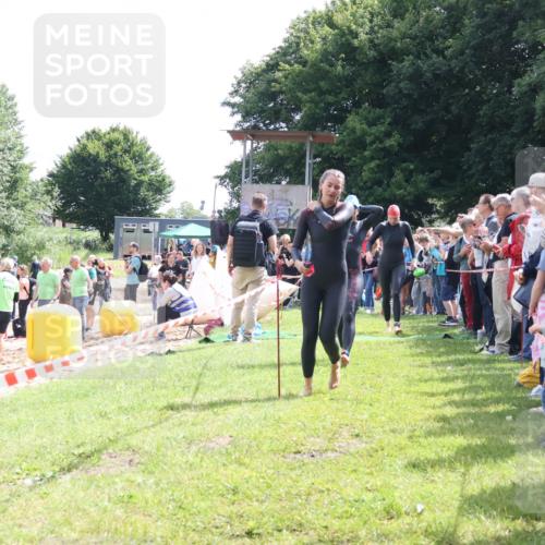16.06.2024 - 26. Vierlanden-Triathlon Lena Gebhardt http://msf.ph/oto/6304825 16.06.2024 11:18:32 Schwimmen 475, 481, 486, 490, 493, 562, 582, 585, 592, 619, 629, 475, 481, 486, 490, 493, 562, 582, 585, 592, 619, 629 meine-sportfotos.de
