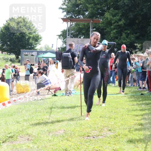 16.06.2024 - 26. Vierlanden-Triathlon Lena Gebhardt http://msf.ph/oto/6304830 16.06.2024 11:18:32 Schwimmen 475, 481, 486, 490, 493, 562, 582, 585, 592, 619, 629, 475, 481, 486, 490, 493, 562, 582, 585, 592, 619, 629 meine-sportfotos.de